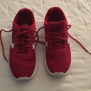 Sneakers/Athletic/Red